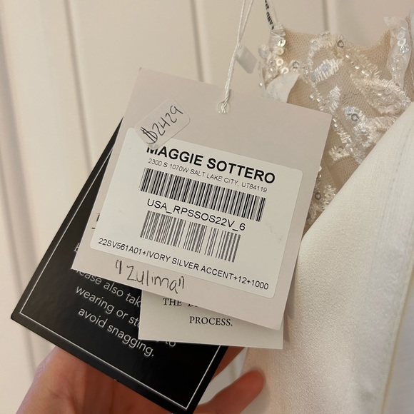 Zulima ivory wedding dress by Soterro and Midgley. - Picture 4 of 5